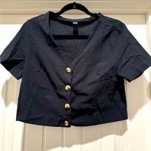 Really cute black box shape crop top